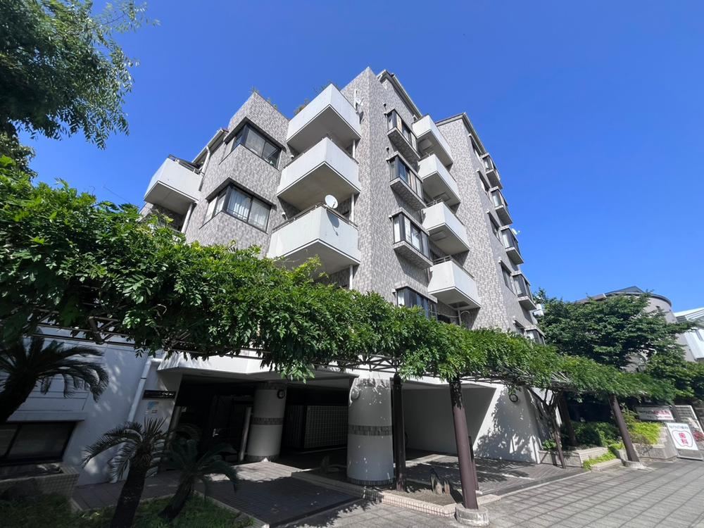 4LDK+S apartment in Naka Ward, Yokohama, Kanagawa - Photo 1