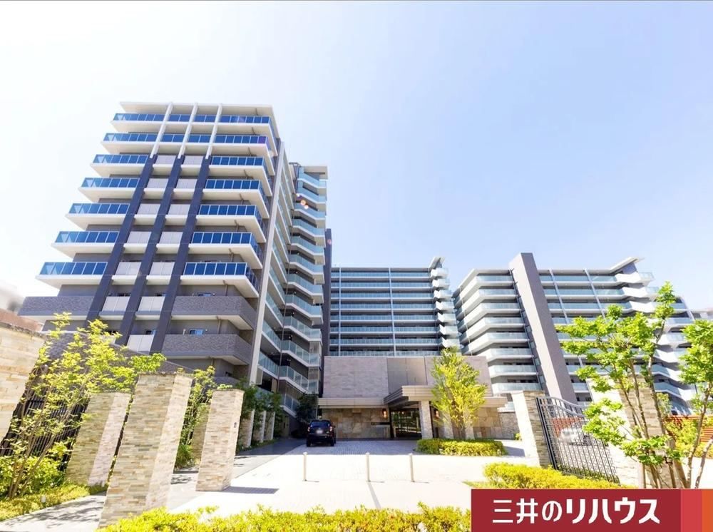 3LDK apartment in Toyonaka, Osaka - Photo 1