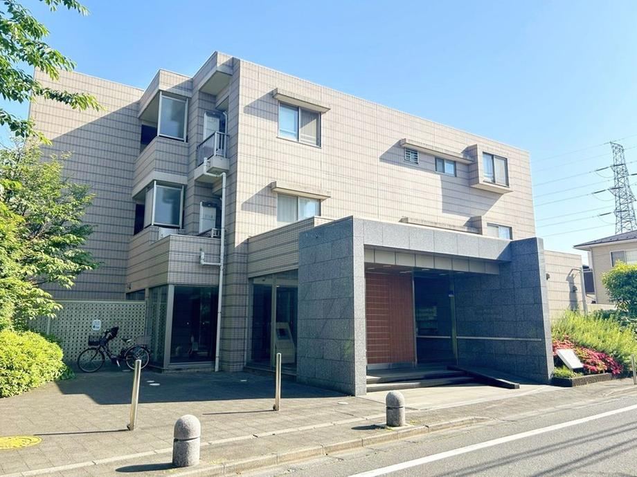 3LDK apartment in Fuchu, Tokyo - Photo 1