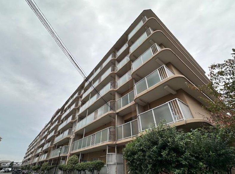 2LDK apartment in Higashiosaka, Osaka - Photo 1