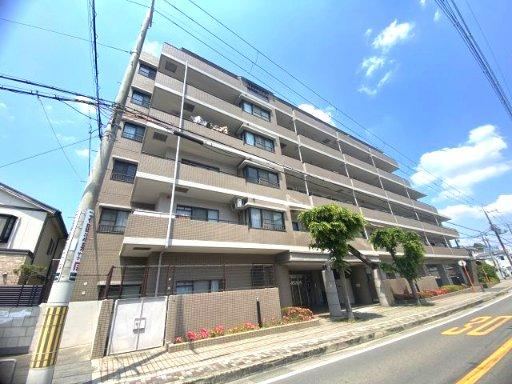 3LDK apartment in Higashiosaka, Osaka - Photo 1