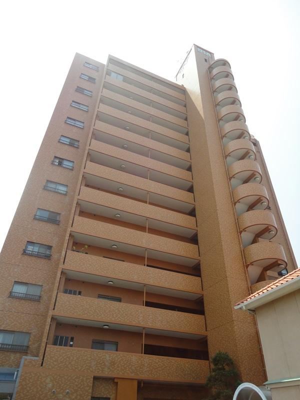 4LDK apartment in Matsuyama, Ehime - Photo 1