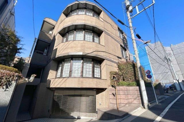 2LDK apartment in Shinjuku Ward, Tokyo - Photo 1