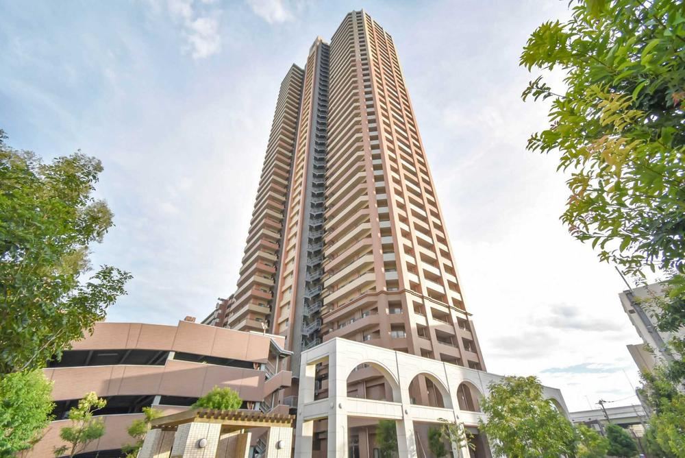 3LDK apartment in Minato Ward, Osaka - Photo 1