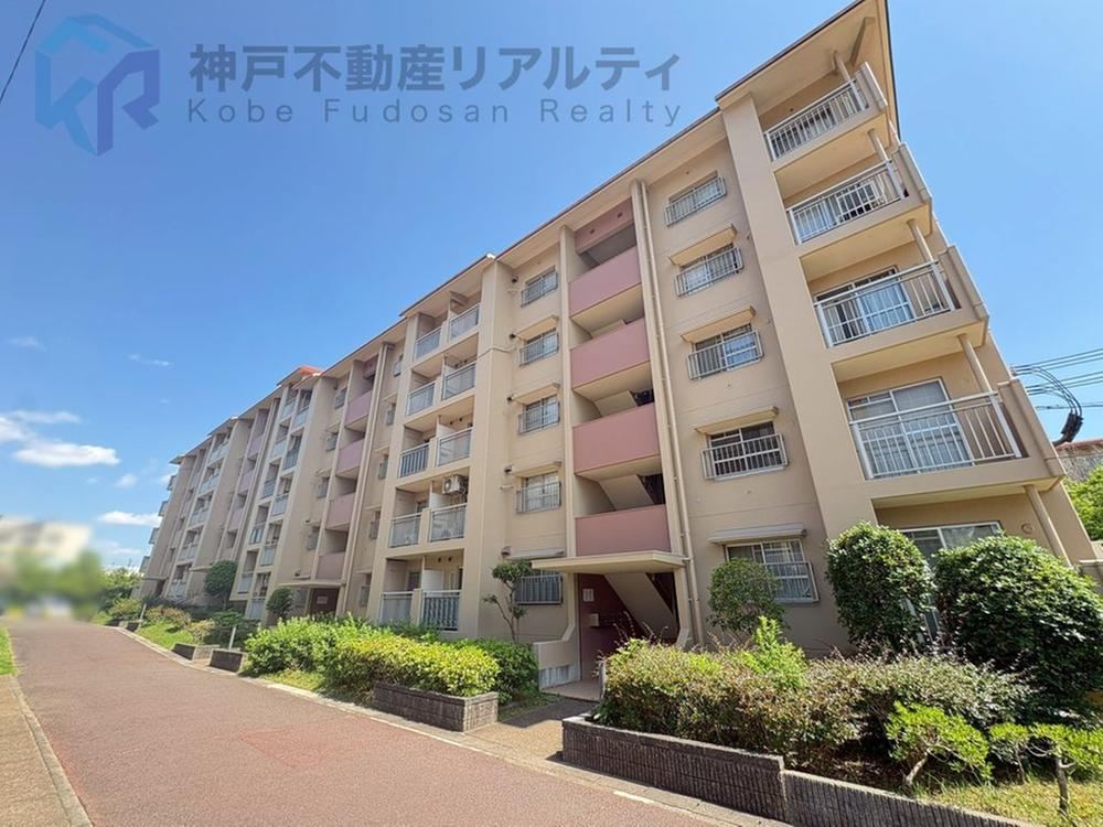 3LDK apartment in Suma Ward, Kobe, Hyogo - Photo 1