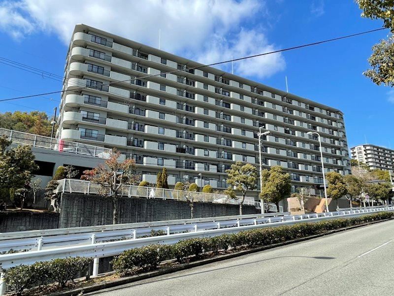 4LDK apartment in Takarazuka, Hyogo - Photo 1