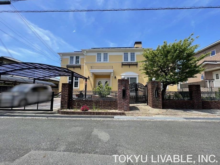 6LDK house in Katano, Osaka - Photo 1