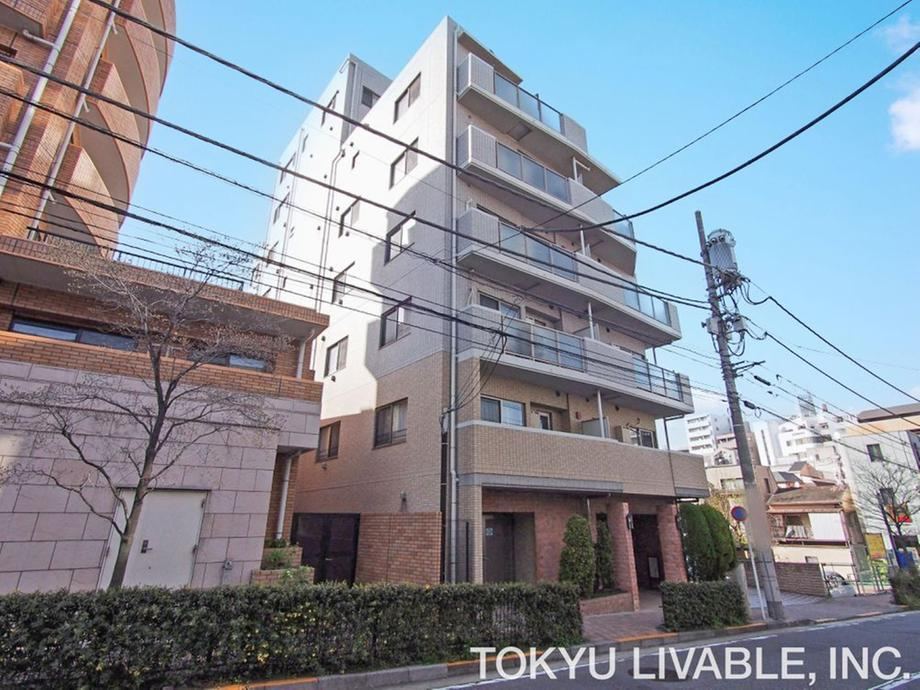 1LDK apartment in Shibuya Ward, Tokyo - Photo 1