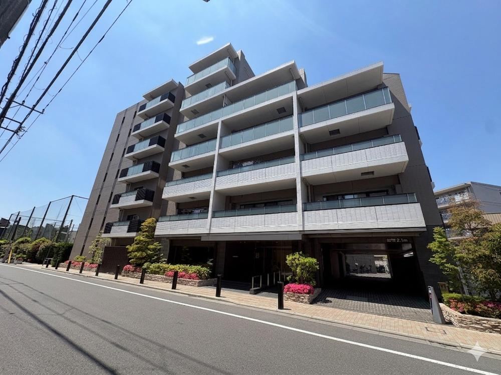 3LDK apartment in Shinagawa Ward, Tokyo - Photo 1