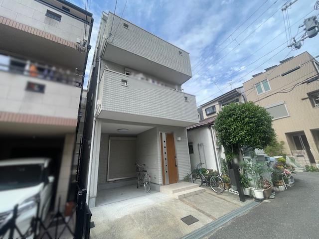 3LDK house in Higashiosaka, Osaka - Photo 1