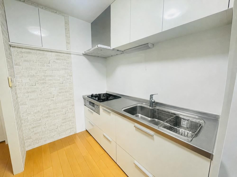 2LDK apartment in Amagasaki, Hyogo - Photo 1