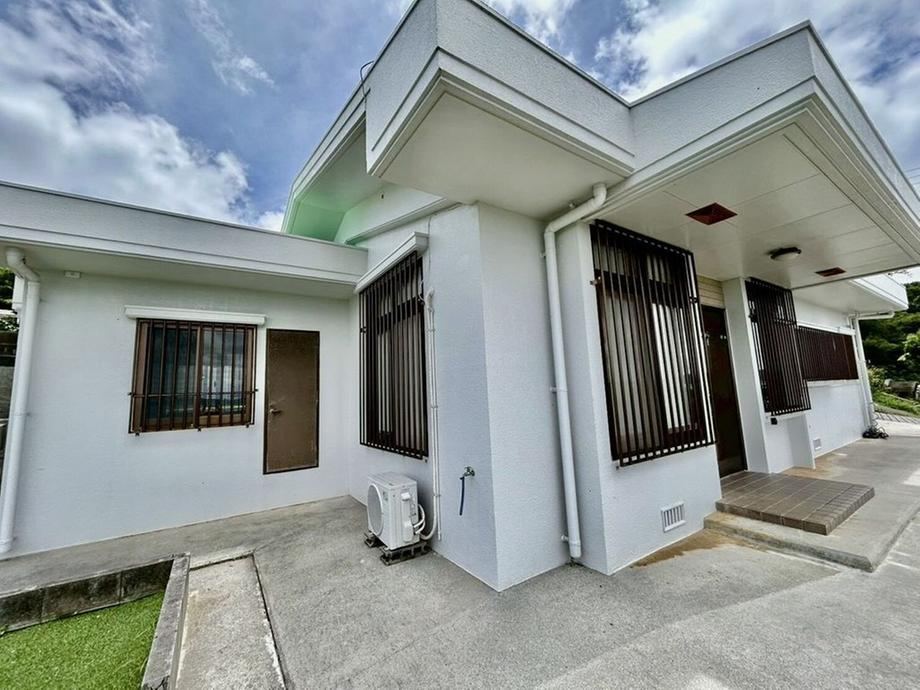 4LDK house in Nanjo, Okinawa - Photo 1