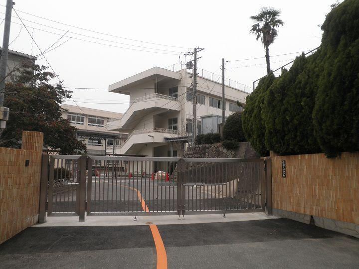 4LDK house in Asaminami Ward, Hiroshima - Photo 1