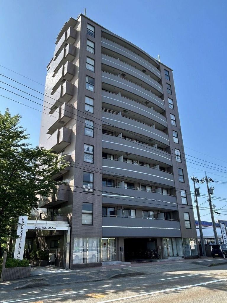 2LDK apartment in Kanazawa, Ishikawa - Photo 1