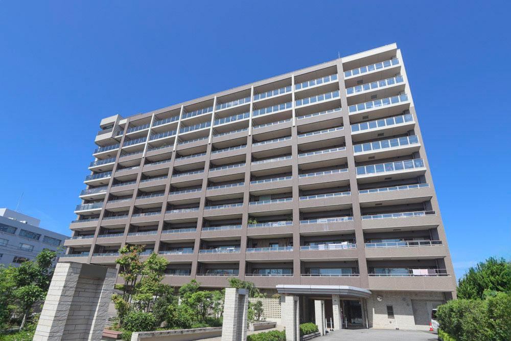 2LDK+S apartment in Naka Ward, Okayama - Photo 1