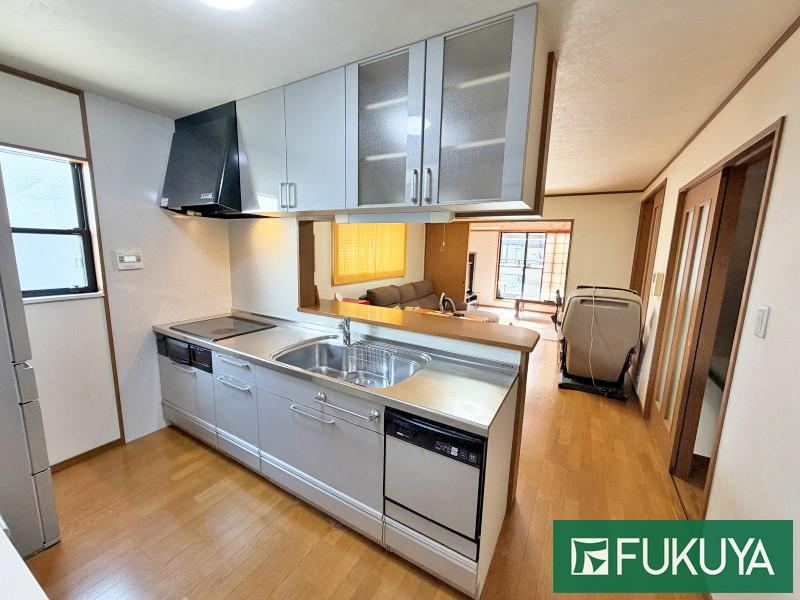 4LDK house in Kadoma, Osaka - Photo 1