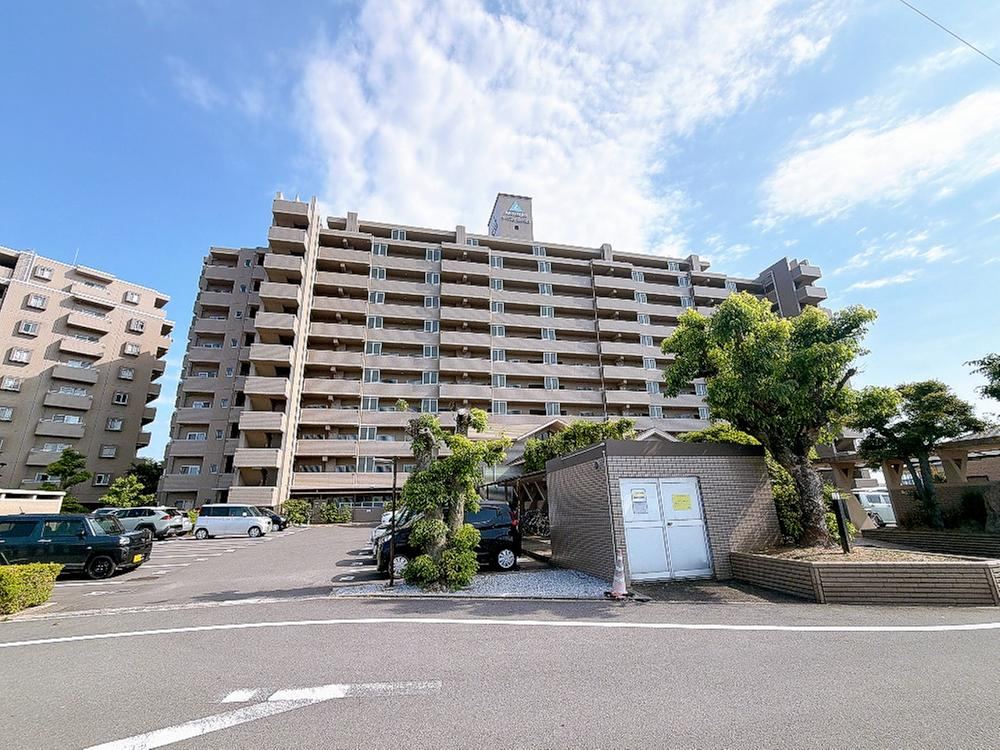 4LDK apartment in Marugame, Kagawa - Photo 1