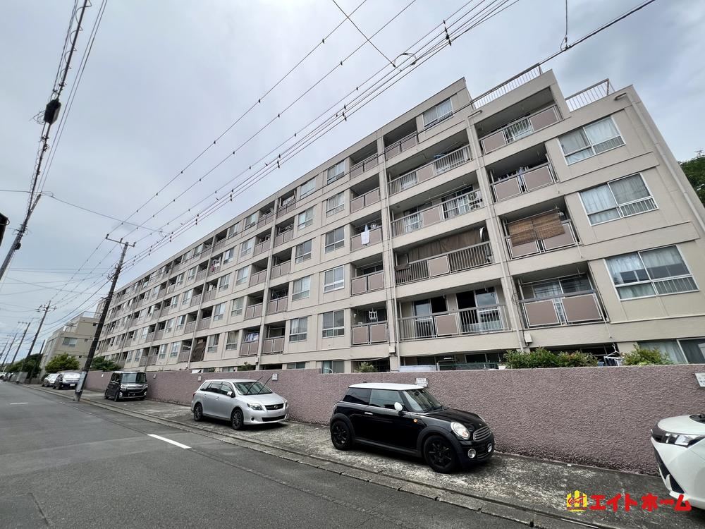 2LDK apartment in Hino, Tokyo - Photo 1