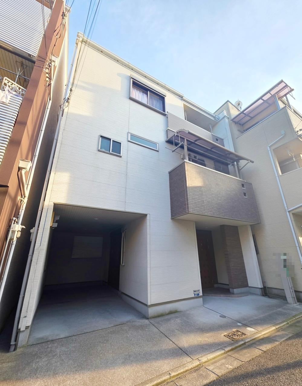 4LDK house in Nishinari Ward, Osaka - Photo 1