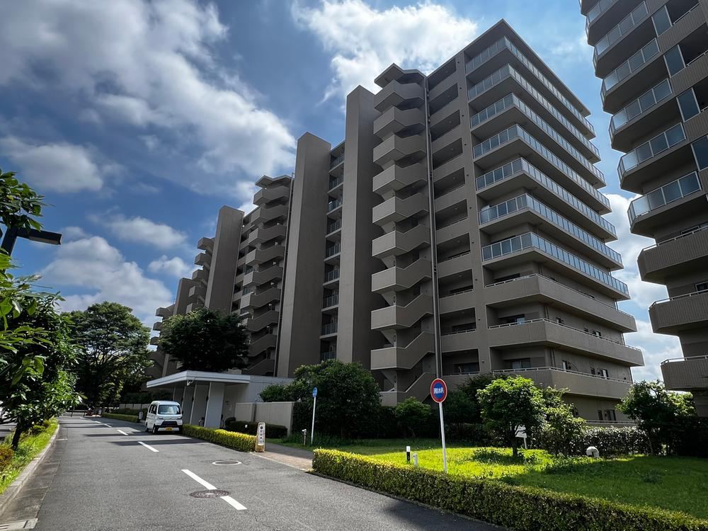 3LDK+S apartment in Hachioji, Tokyo - Photo 1