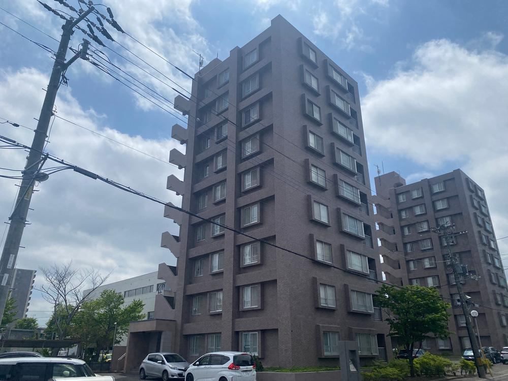 4LDK+S apartment in Nishi Ward, Sapporo, Hokkaido - Photo 1