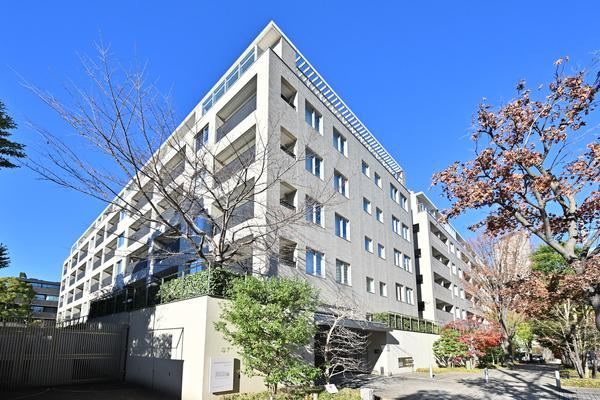 2LDK apartment in Shibuya Ward, Tokyo - Photo 1