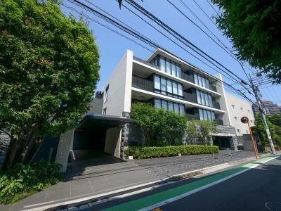 2LDK apartment in Minato Ward, Tokyo - Photo 1