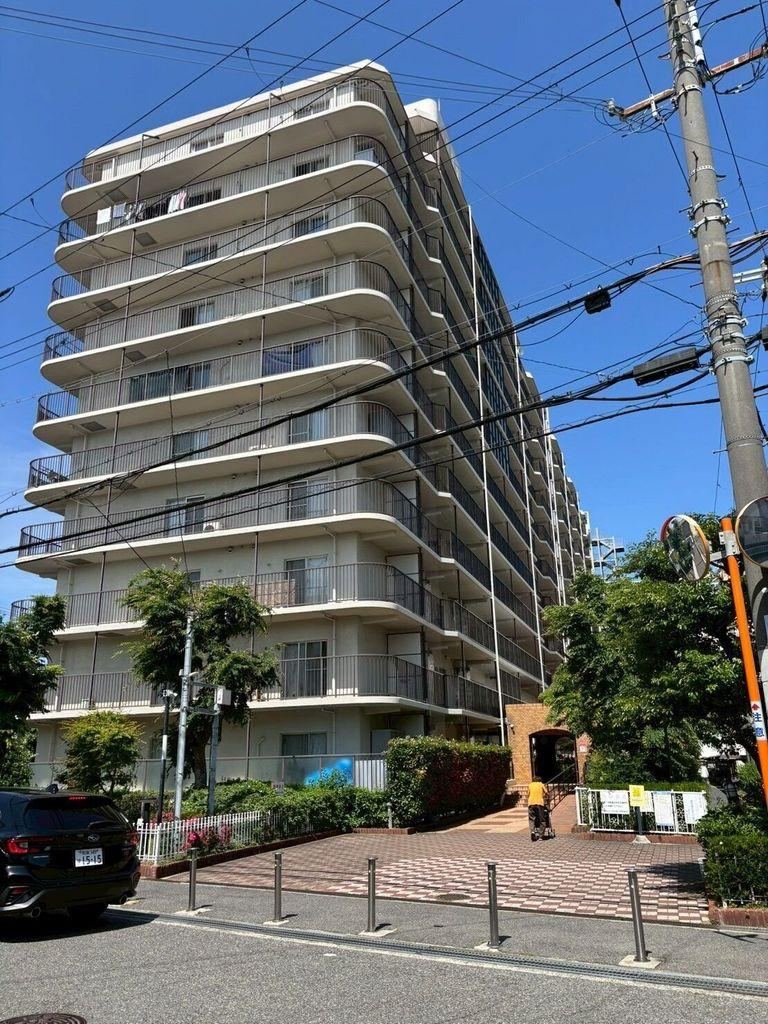 5LDK apartment in Kishiwada, Osaka - Photo 1