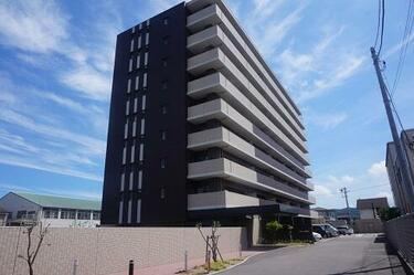 2LDK apartment in Niihama, Ehime - Photo 1