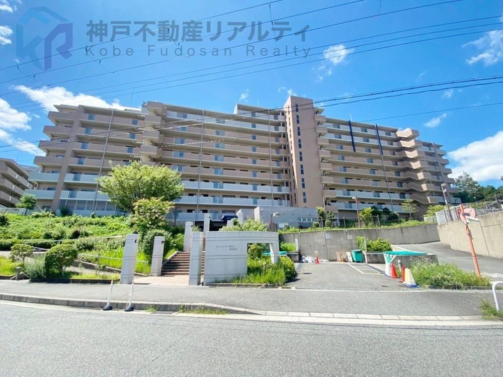3LDK apartment in Tarumi Ward, Kobe, Hyogo - Photo 1