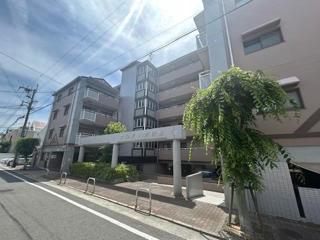 2LDK apartment in Ashiya, Hyogo - Photo 1
