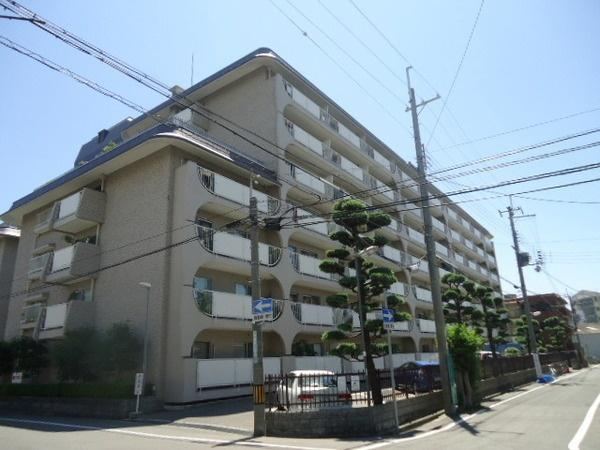 3LDK apartment in Nishinomiya, Hyogo - Photo 1