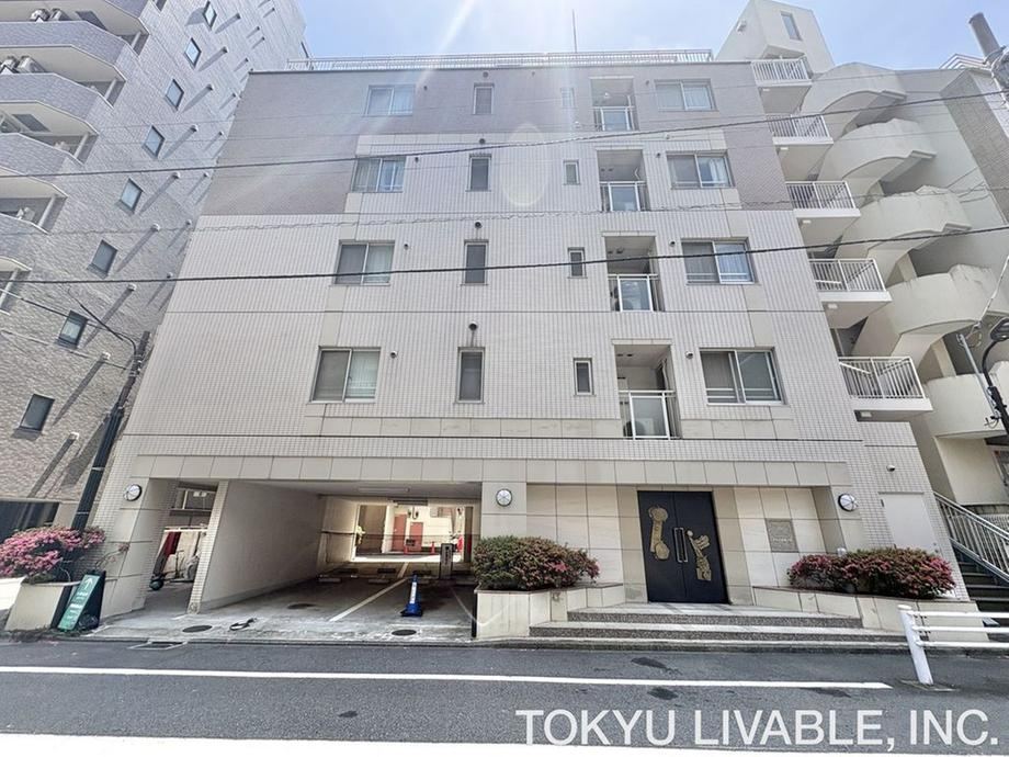 1LDK apartment in Minato Ward, Tokyo - Photo 1