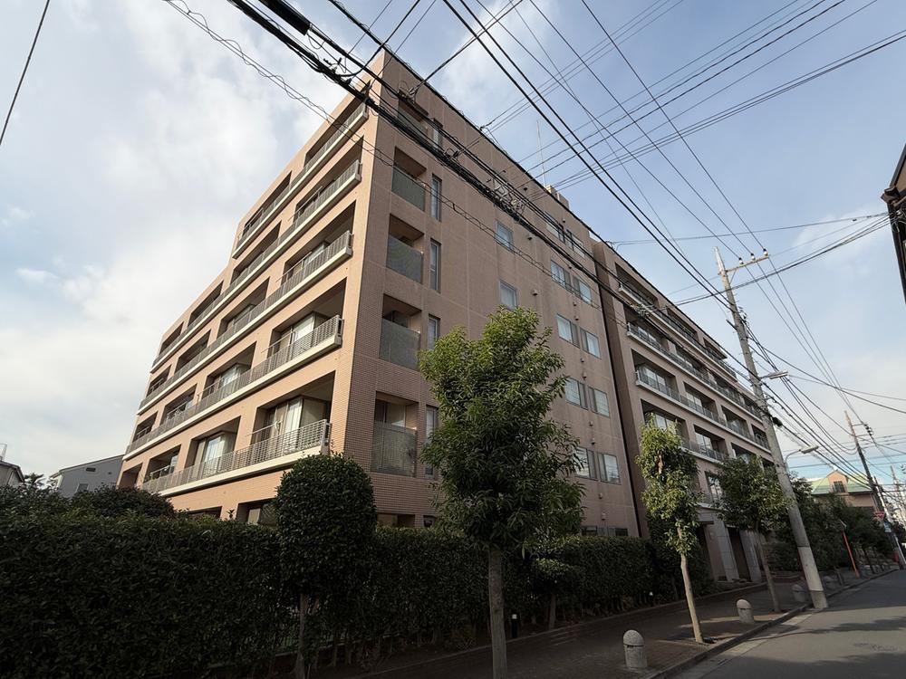 3LDK apartment in Shinagawa Ward, Tokyo - Photo 1