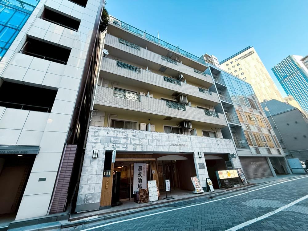 2LDK apartment in Minato Ward, Tokyo - Photo 1