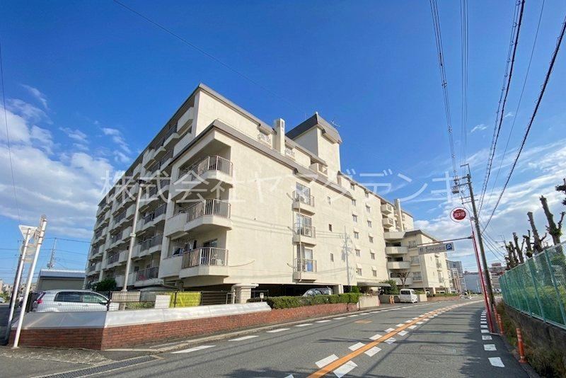 2LDK+S apartment in Settsu, Osaka - Photo 1