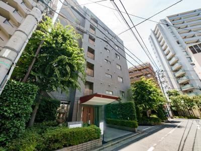 2LDK apartment in Minato Ward, Tokyo - Photo 1