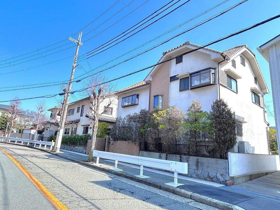 5LDK house in Takarazuka, Hyogo - Photo 1