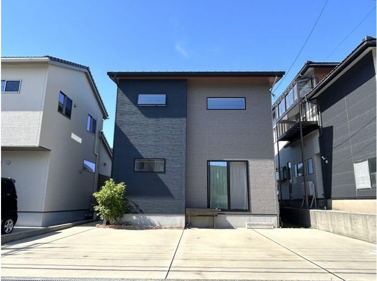 4LDK house in Kanazawa, Ishikawa - Photo 1