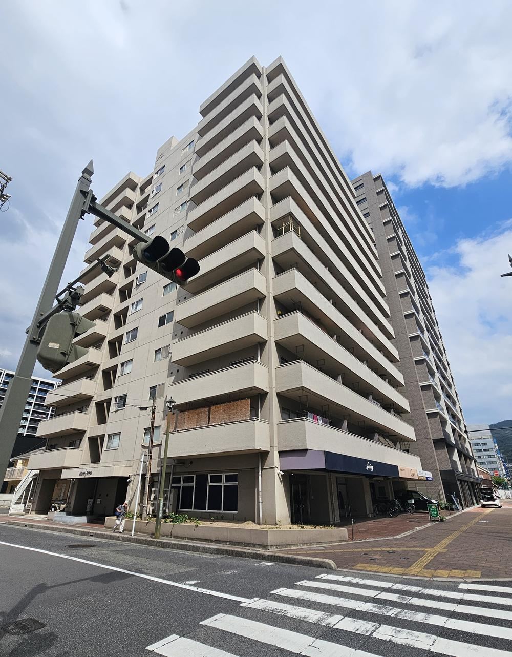 2LDK apartment in Kure, Hiroshima - Photo 1