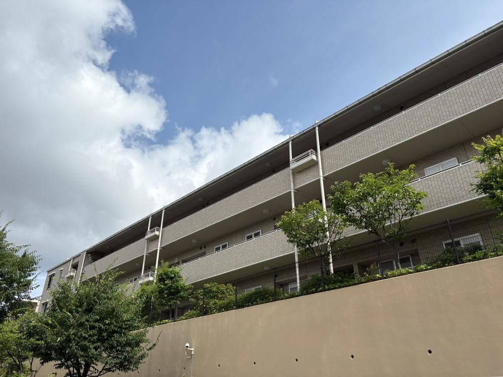 3LDK apartment in Isogo Ward, Yokohama, Kanagawa - Photo 1