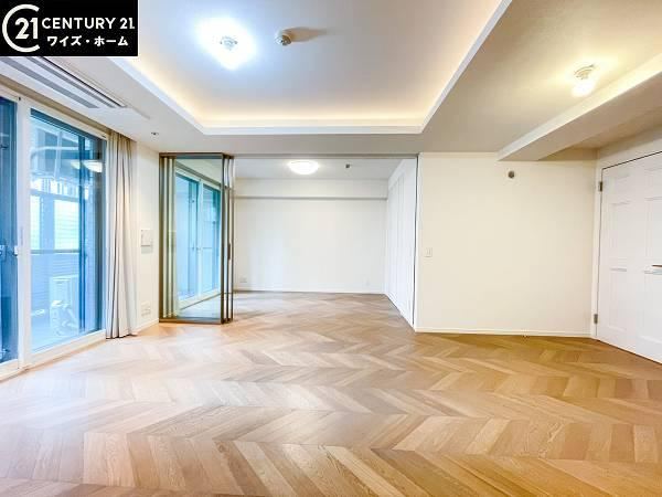 2LDK+S apartment in Minato Ward, Tokyo - Photo 1