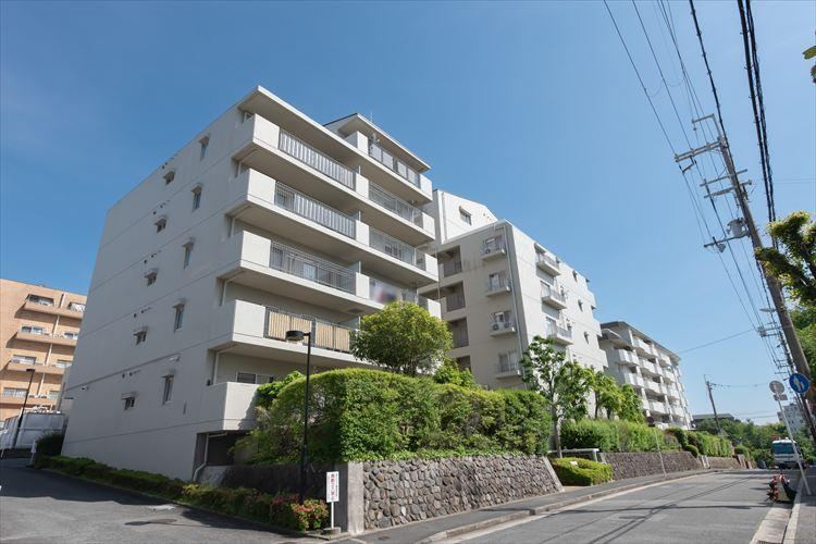 3LDK apartment in Toyonaka, Osaka - Photo 1