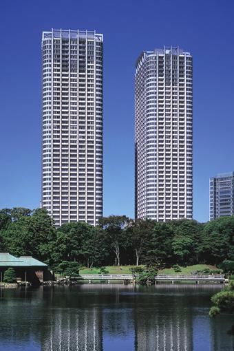 3LDK+S apartment in Minato Ward, Tokyo - Photo 1