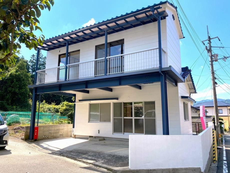 4LDK house in Tobe, Iyo District, Ehime - Photo 1
