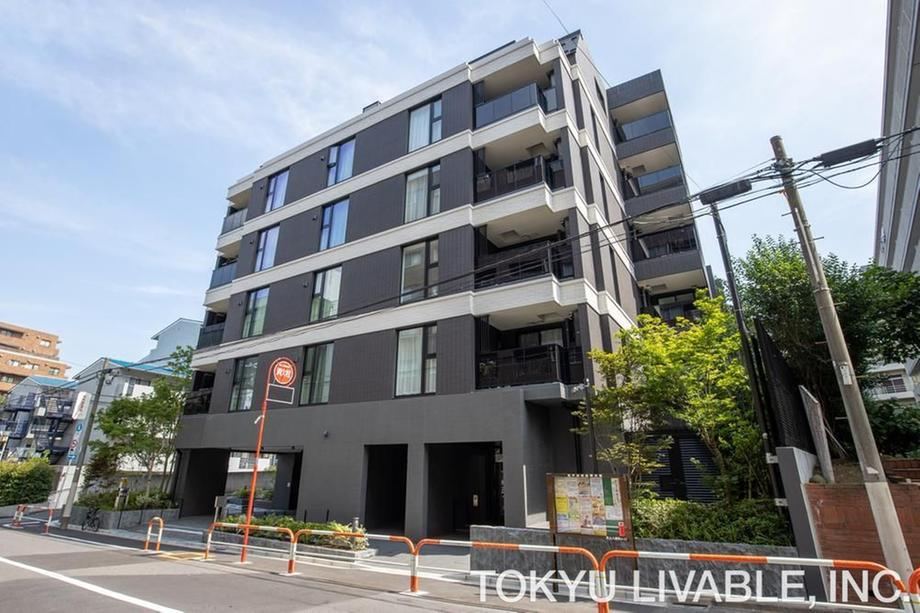 2LDK apartment in Shinjuku Ward, Tokyo - Photo 1
