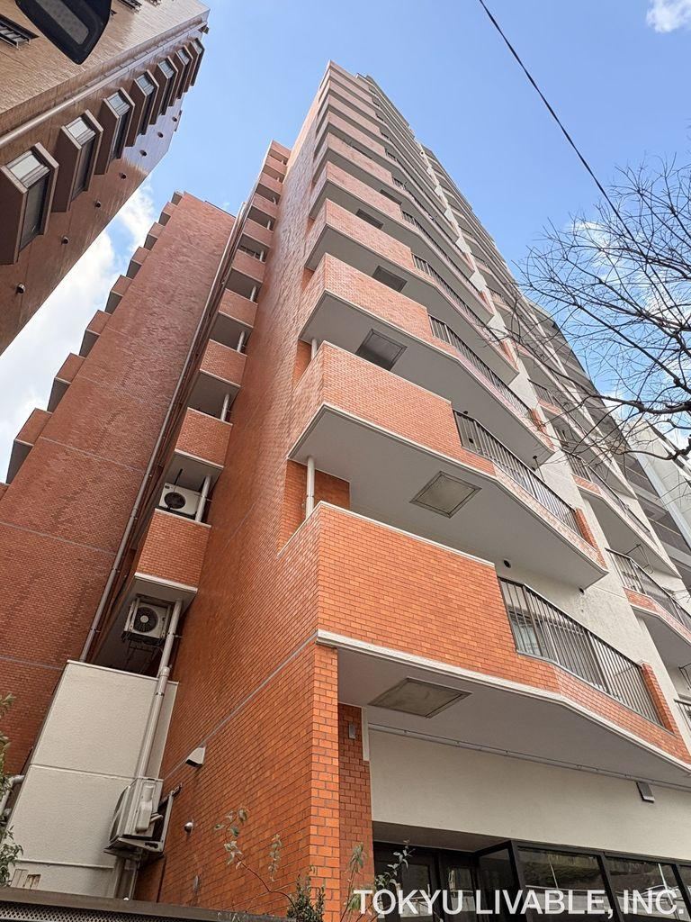 2LDK apartment in Meguro Ward, Tokyo - Photo 1