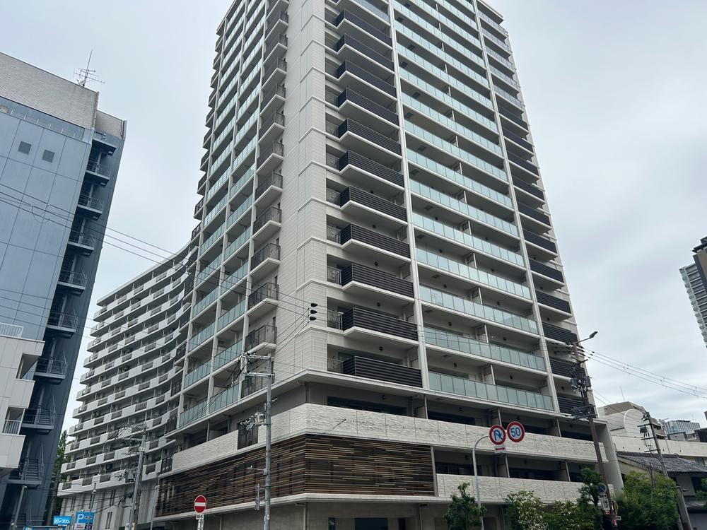 2LDK apartment in Nishi Ward, Osaka - Photo 1
