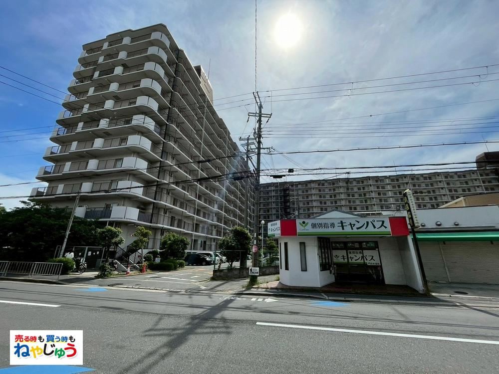3DK apartment in Kadoma, Osaka - Photo 1