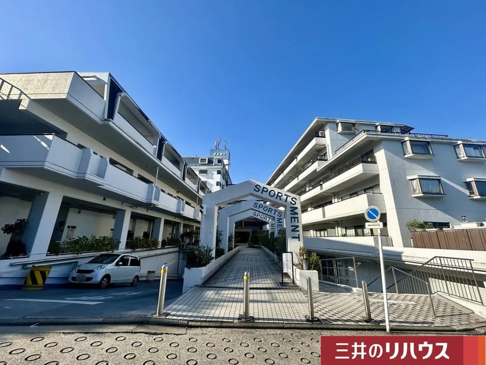 3LDK apartment in Minami Ward, Yokohama, Kanagawa - Photo 1